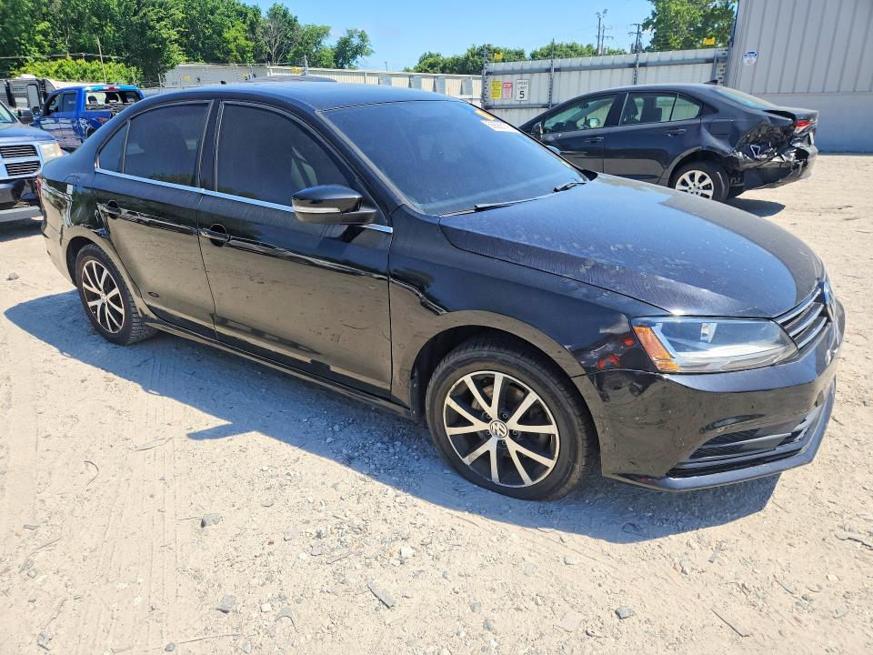 56586106 :رقم المزاد ، 3VWDB7AJ6HM311112 vin ، 2017 Volkswagen Jetta مزاد بيع