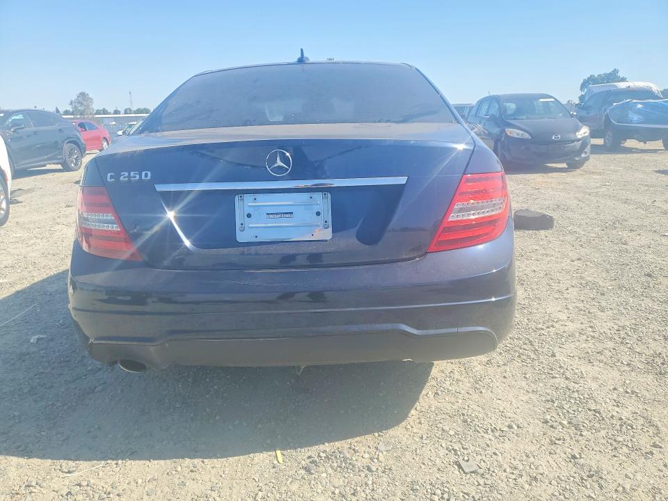 58045096 :رقم المزاد ، WDDGF4HB2CA615826 vin ، 2012 Mercedes-benz C مزاد بيع