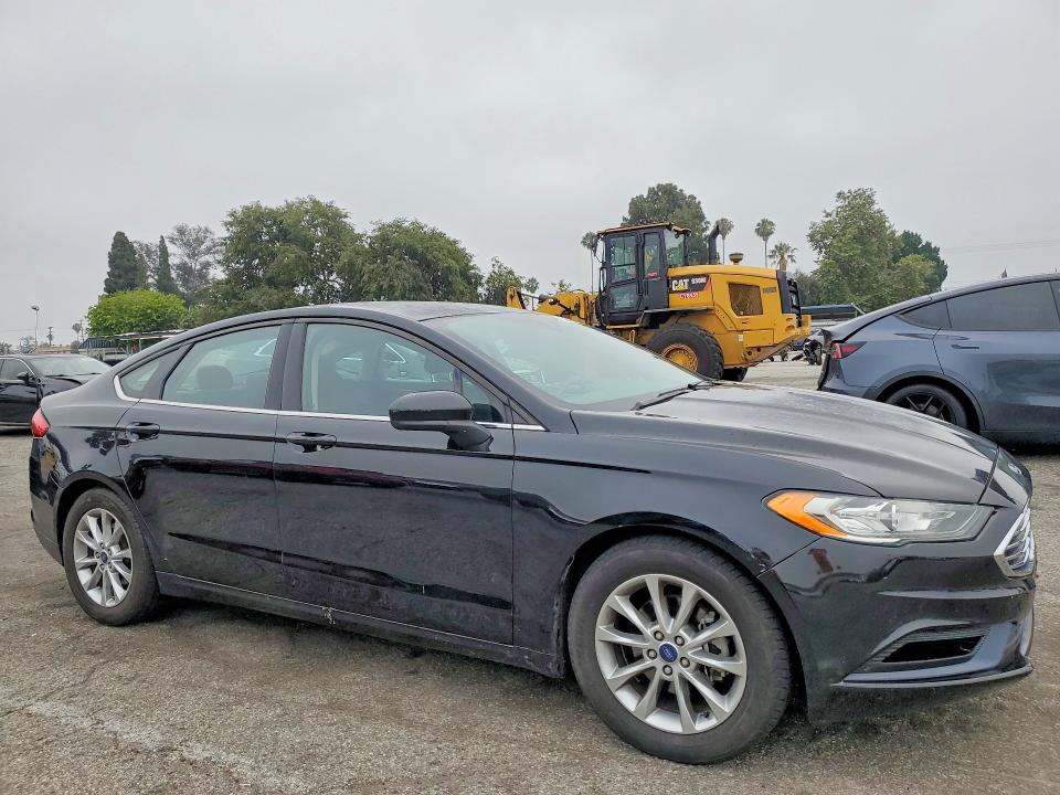56103256 :رقم المزاد ، 3FA6P0HD7HR293863 vin ، 2017 Ford Fusion مزاد بيع