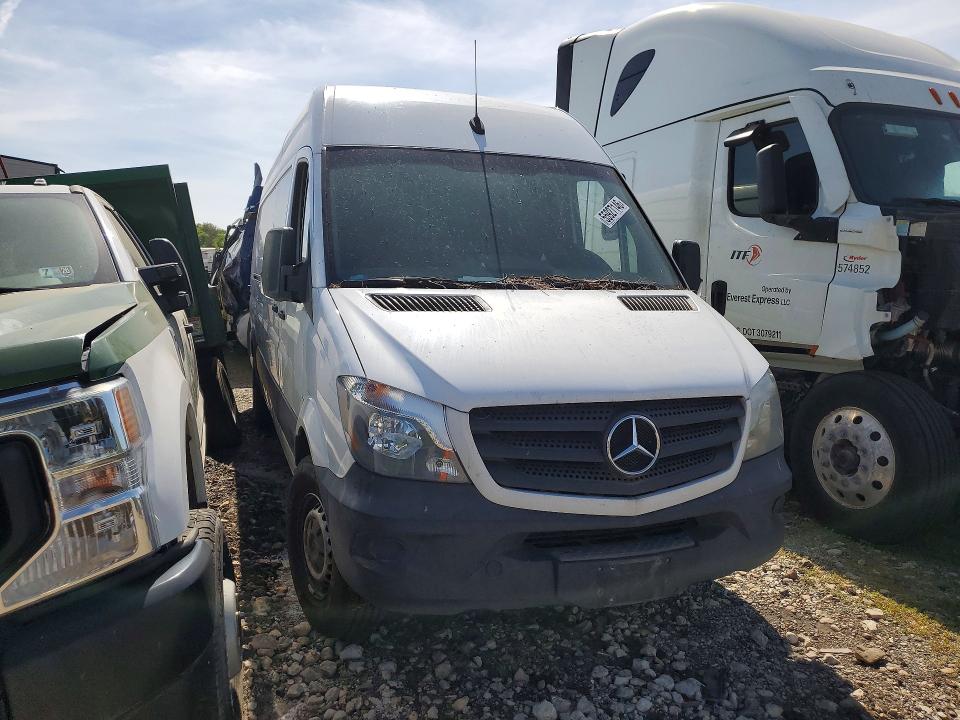 55927146 :رقم المزاد ، WD3PE8CD5JP611111 vin ، 2018 Mercedes-benz Sprinter مزاد بيع