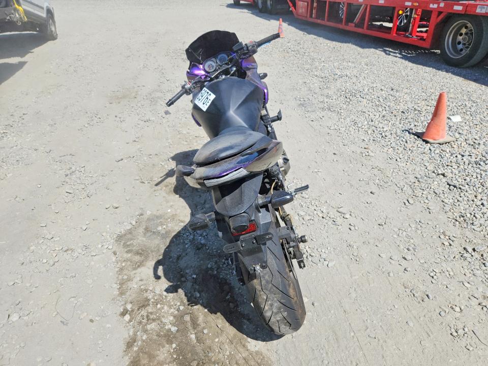 58315976 :رقم المزاد ، JKAZRDK1X5A001162 vin ، 2005 Kawasaki Zr750 مزاد بيع
