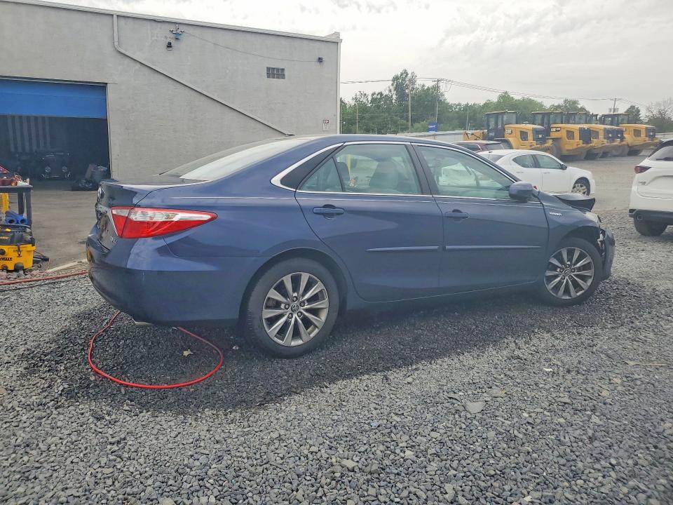 57673556 :رقم المزاد ، 4T1BD1FK5FU148931 vin ، 2015 Toyota Camry Hybrid مزاد بيع