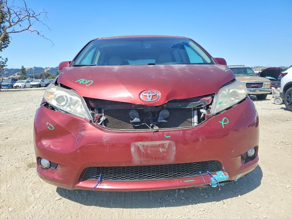2011 Toyota Sienna მანქანა იყიდება აუქციონზე, vin: 5TDYK3DC0BS080631, აუქციონის ნომერი: 57601136