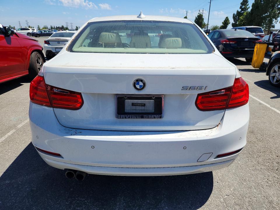 2015 Bmw 3 Series 320i Xdrive მანქანა იყიდება აუქციონზე, vin: WBA3C1C56FK122549, აუქციონის ნომერი: 57405096