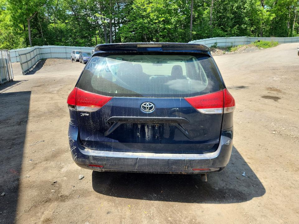 2011 Toyota Sienna მანქანა იყიდება აუქციონზე, vin: 5TDZK3DC0BS131128, აუქციონის ნომერი: 56614246