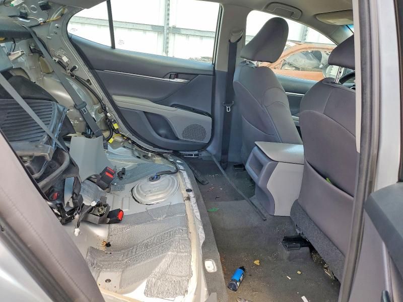 55538036 :رقم المزاد ، 4T1B11HK8JU008970 vin ، 2018 Toyota Camry مزاد بيع