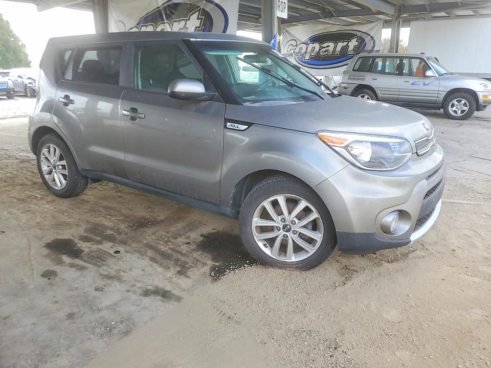 59103526 :رقم المزاد ، KNDJP3A5XJ7577011 vin ، 2018 Kia Soul مزاد بيع