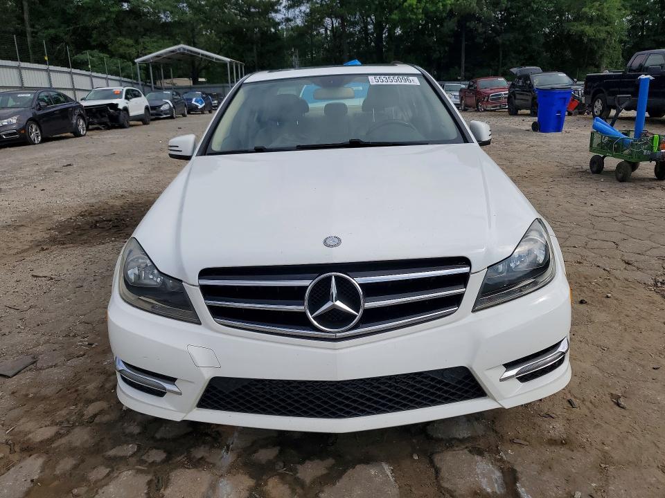 55355096 :رقم المزاد ، WDDGF4HB0ER315156 vin ، 2014 Mercedes-benz C مزاد بيع
