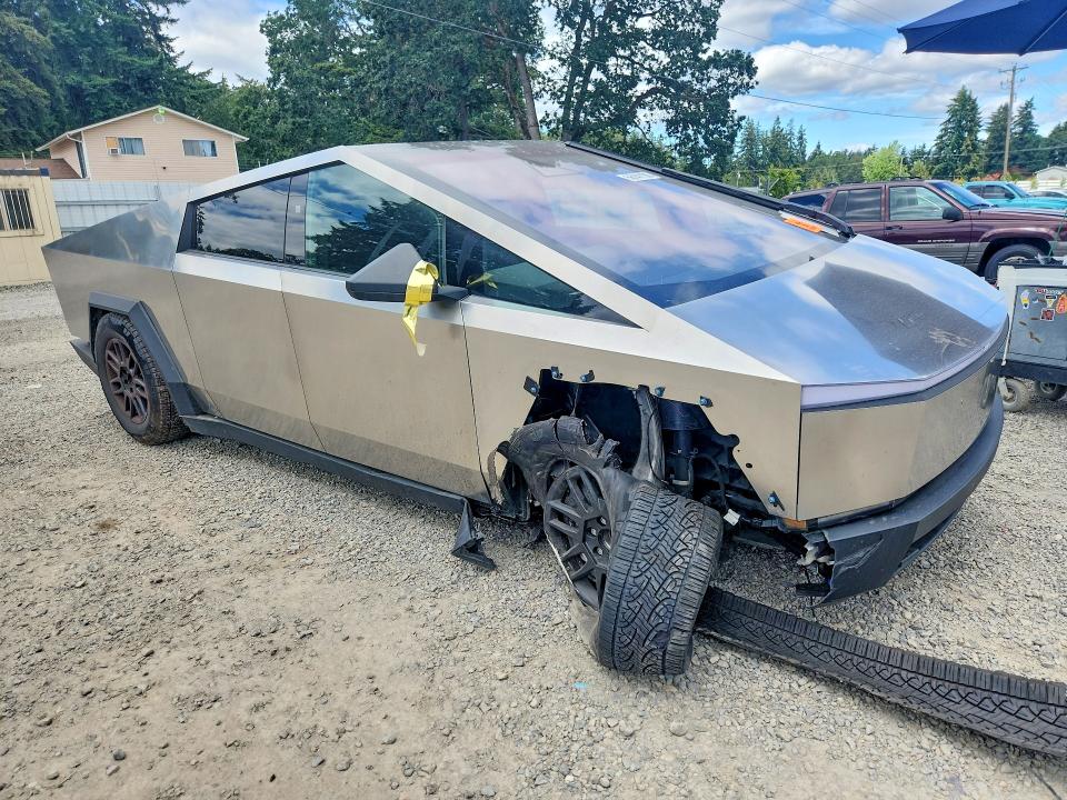 56141156 :رقم المزاد ، 7G2CEHED7SA080047 vin ، 2025 Tesla Cybertruck مزاد بيع