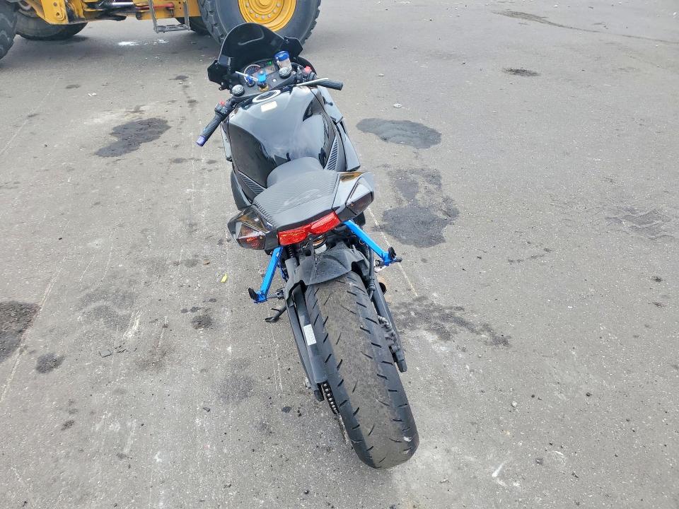 56443576 :رقم المزاد ، JS1GN7FA5F2101504 vin ، 2015 Suzuki Gsx-r600 مزاد بيع