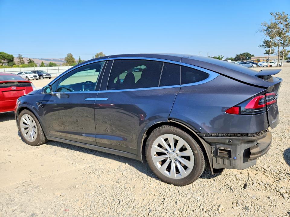 2017 Tesla Model X მანქანა იყიდება აუქციონზე, vin: 5YJXCBE26HF077027, აუქციონის ნომერი: 57195506