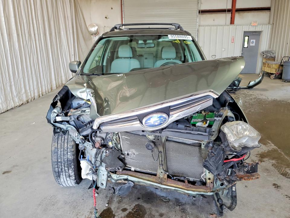 95588695 :رقم المزاد ، JF2SJADC3FG468242 vin ، 2015 Subaru Forester مزاد بيع