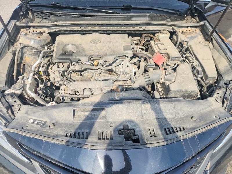 59086796 :رقم المزاد ، 4T1B11HK5JU598142 vin ، 2018 Toyota Camry مزاد بيع