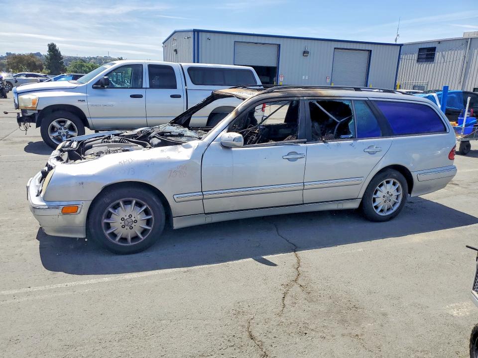 Auction sale of the 2000 Mercedes-benz E, vin: WDBJH65J2YB117580, lot number: 56521766