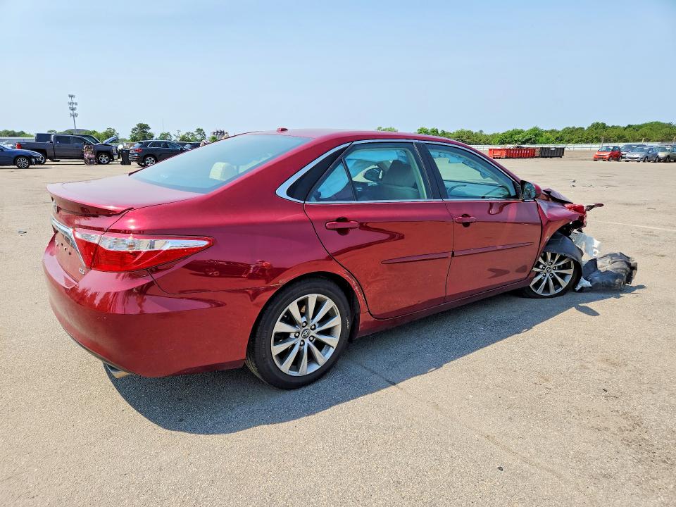57847476 :رقم المزاد ، 4T1BF1FK6HU637061 vin ، 2017 Toyota Camry مزاد بيع