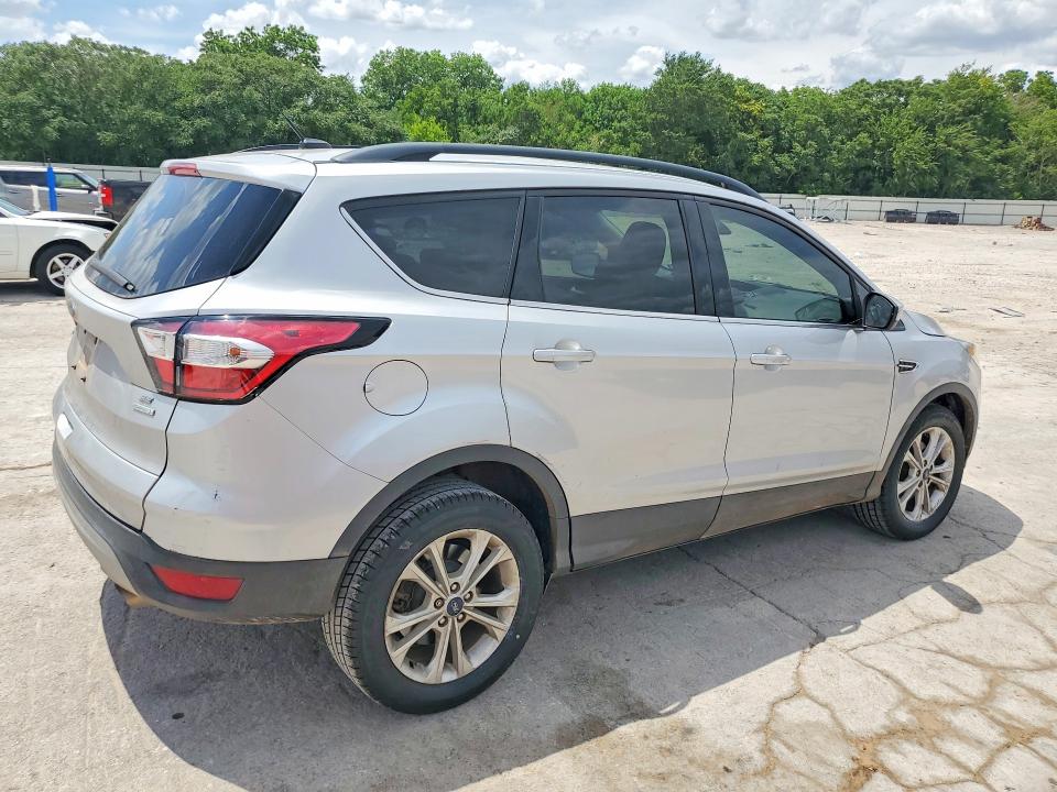 55915146 :رقم المزاد ، 1FMCU0GD5JUD07552 vin ، 2018 Ford Escape مزاد بيع