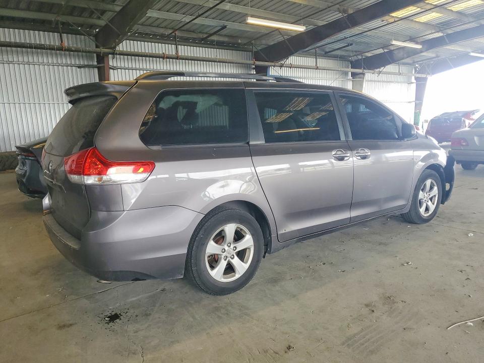 57550336 :رقم المزاد ، 5TDKK3DC5BS050336 vin ، 2011 Toyota Sienna مزاد بيع