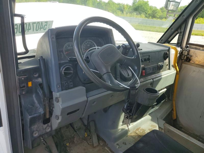 54074006 :رقم المزاد ، JALB4T173H7W01009 vin ، 2017 Isuzu Reach مزاد بيع