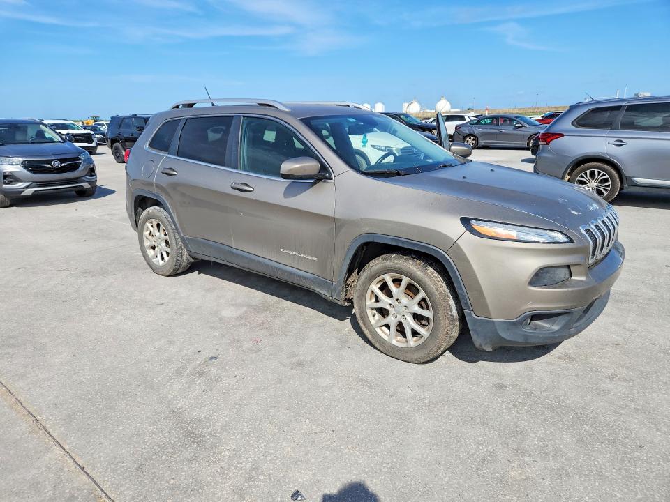 56148456 :رقم المزاد ، 1C4PJLCS3HW602930 vin ، 2017 Jeep Cherokee مزاد بيع