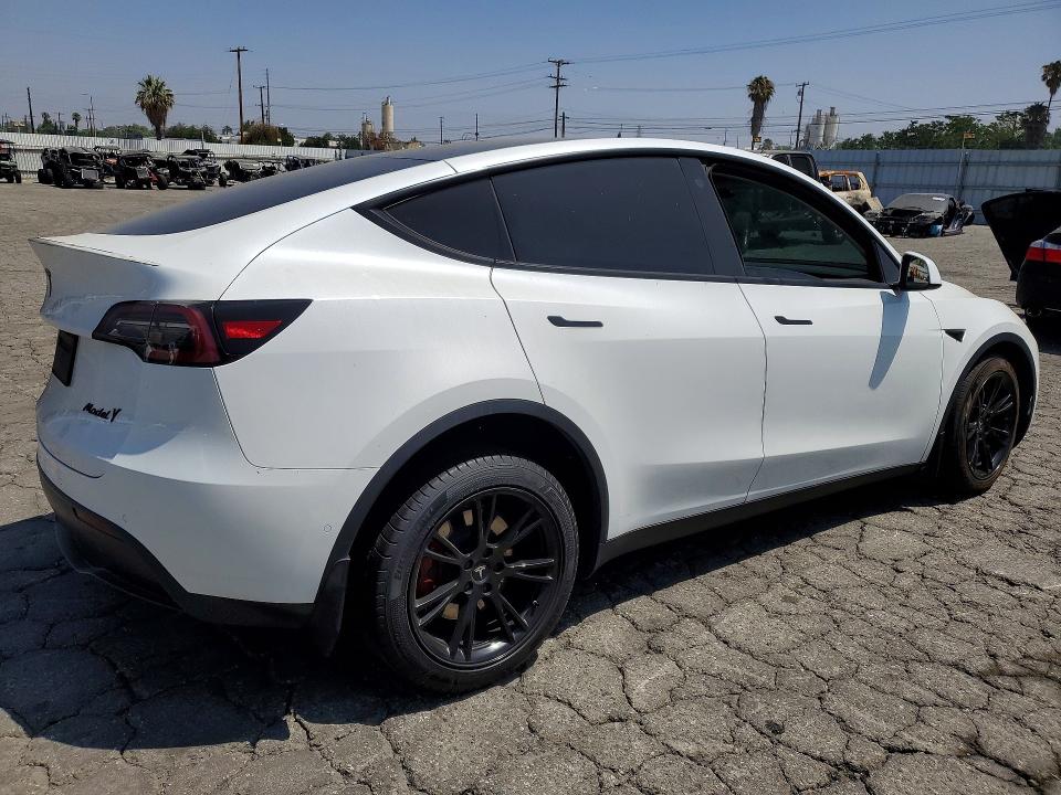 57495156 :رقم المزاد ، 7SAYGDEE9NF354346 vin ، 2022 Tesla Model Y مزاد بيع