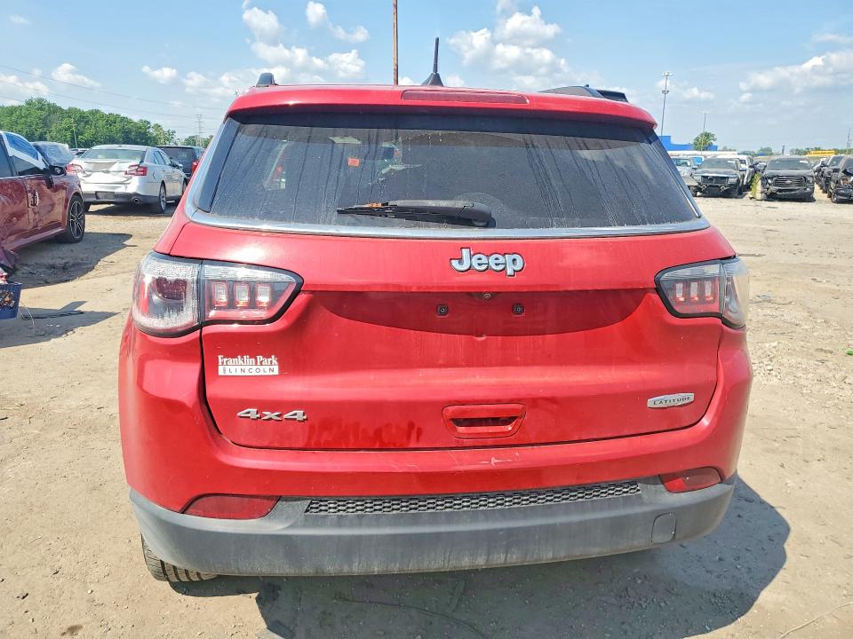 56530206 :رقم المزاد ، 3C4NJDBB7JT366180 vin ، 2018 Jeep Compass مزاد بيع