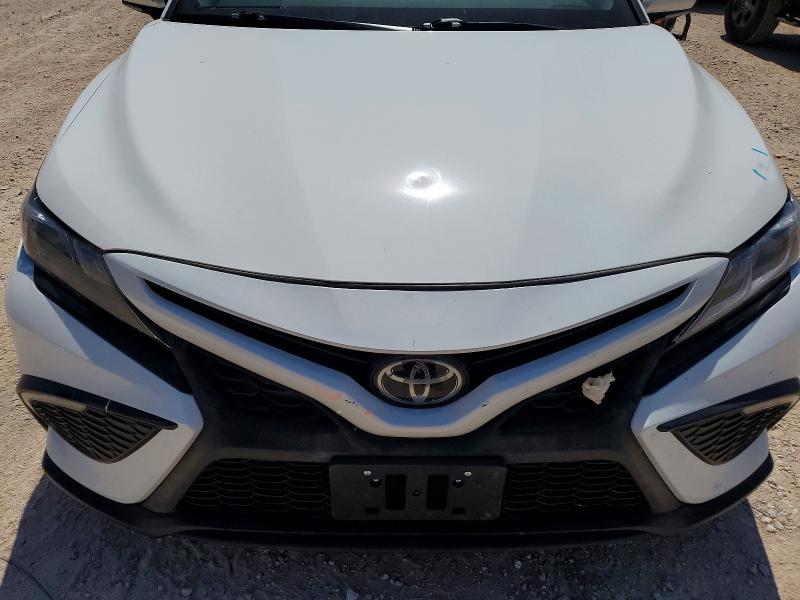 57590886 :رقم المزاد ، 4T1G11AK3NU667626 vin ، 2022 Toyota Camry مزاد بيع