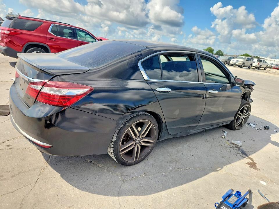 57303966 :رقم المزاد ، 1HGCR2F55HA109482 vin ، 2017 Honda Accord مزاد بيع