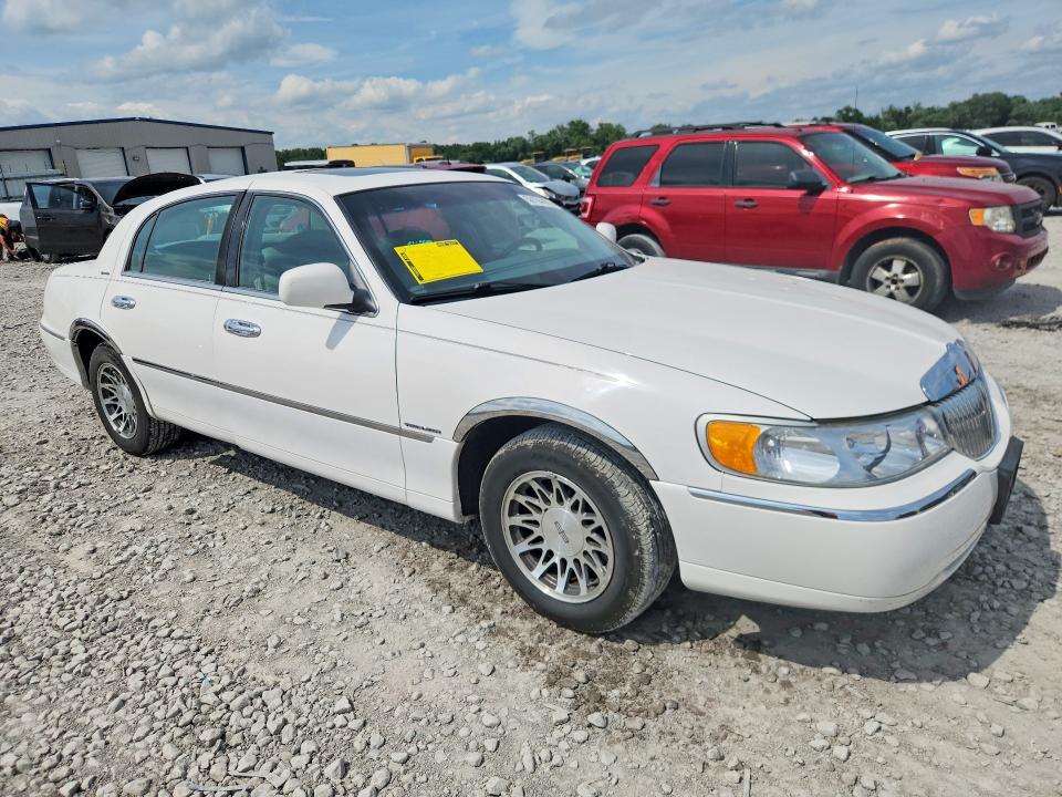 Aukcja sprzedaży 2001 Lincoln Town Car, vin: 1LNHM82W01Y680181, numer aukcji: 56104406