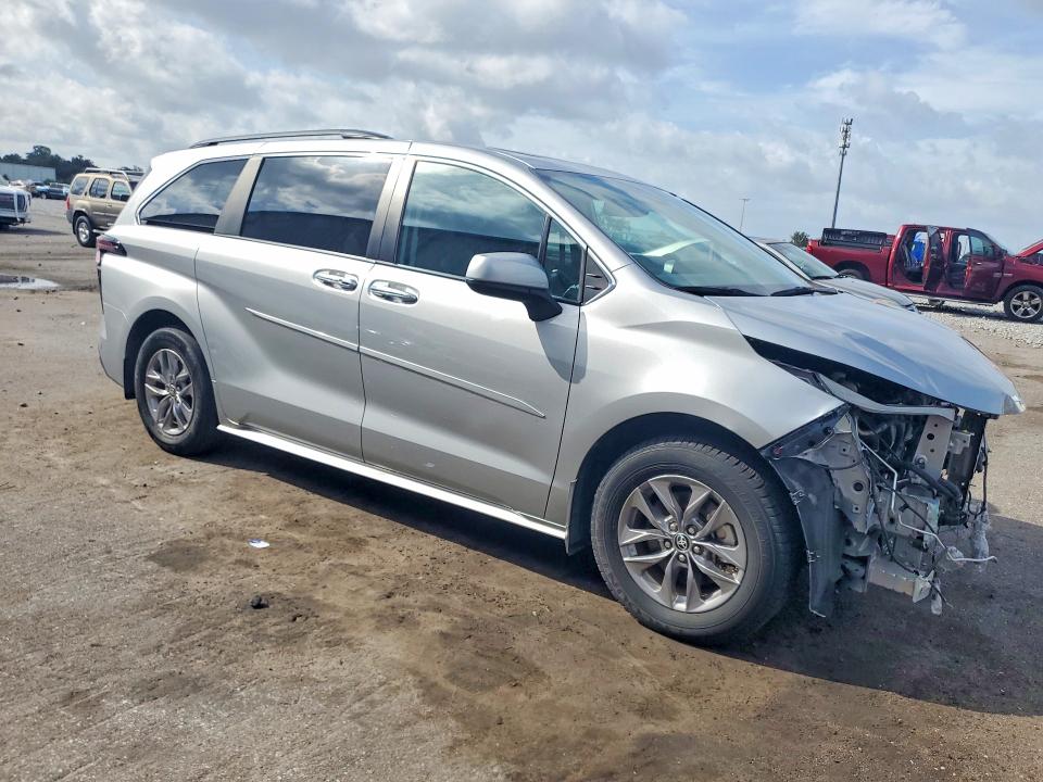 Продажа на аукционе авто 2024 Toyota Sienna, vin: 5TDYRKEC5RS198642, номер лота: 55738696