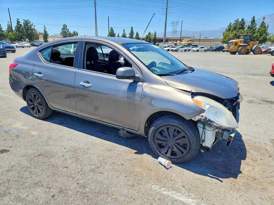 56987066 :رقم المزاد ، 3N1CN7AP1CL820438 vin ، 2012 Nissan Versa مزاد بيع