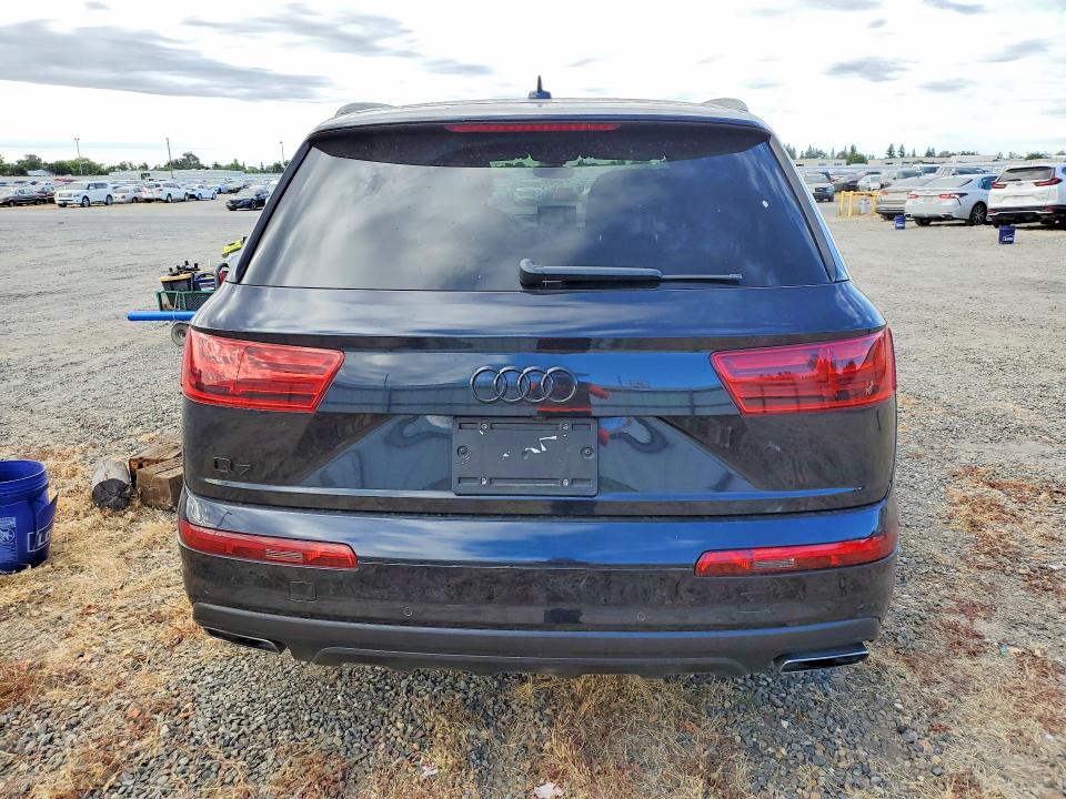 58907716 :رقم المزاد ، WA1LHAF70JD000343 vin ، 2018 Audi Q7 مزاد بيع