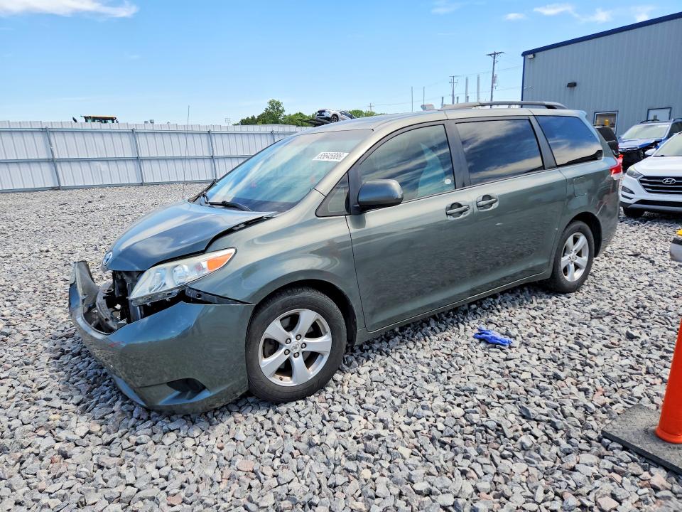 55645886 :رقم المزاد ، 5TDKK3DC2BS013888 vin ، 2011 Toyota Sienna مزاد بيع