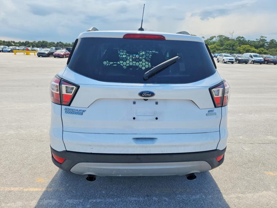 58627586 :رقم المزاد ، 1FMCU0GD9JUC07454 vin ، 2018 Ford Escape مزاد بيع