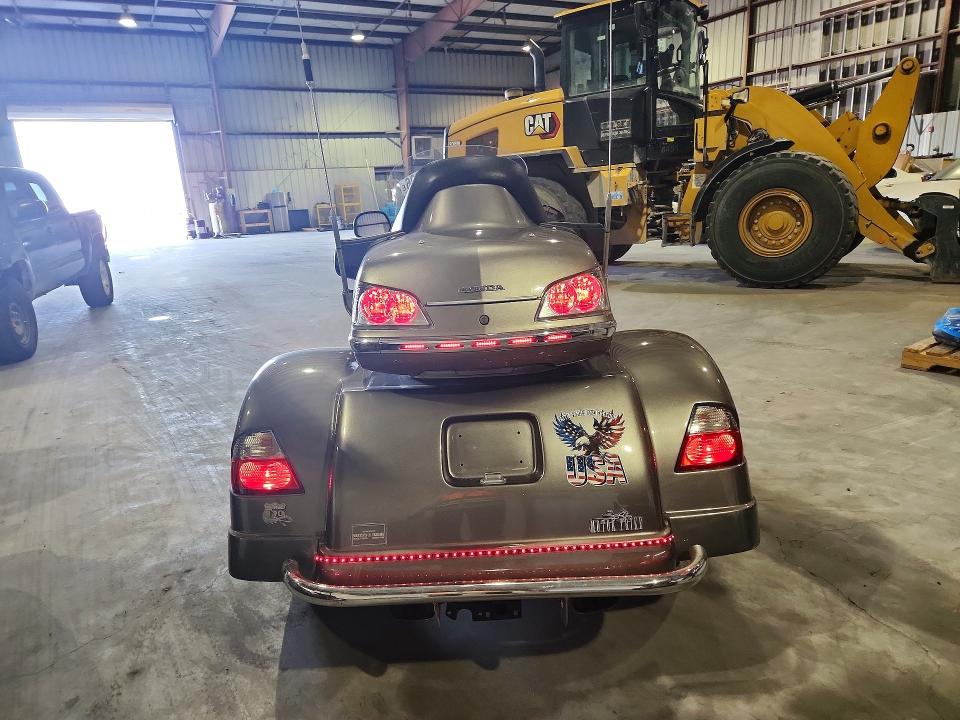 56577106 :رقم المزاد ، 1HFSC47H58A705424 vin ، 2008 Honda Gl1800 مزاد بيع