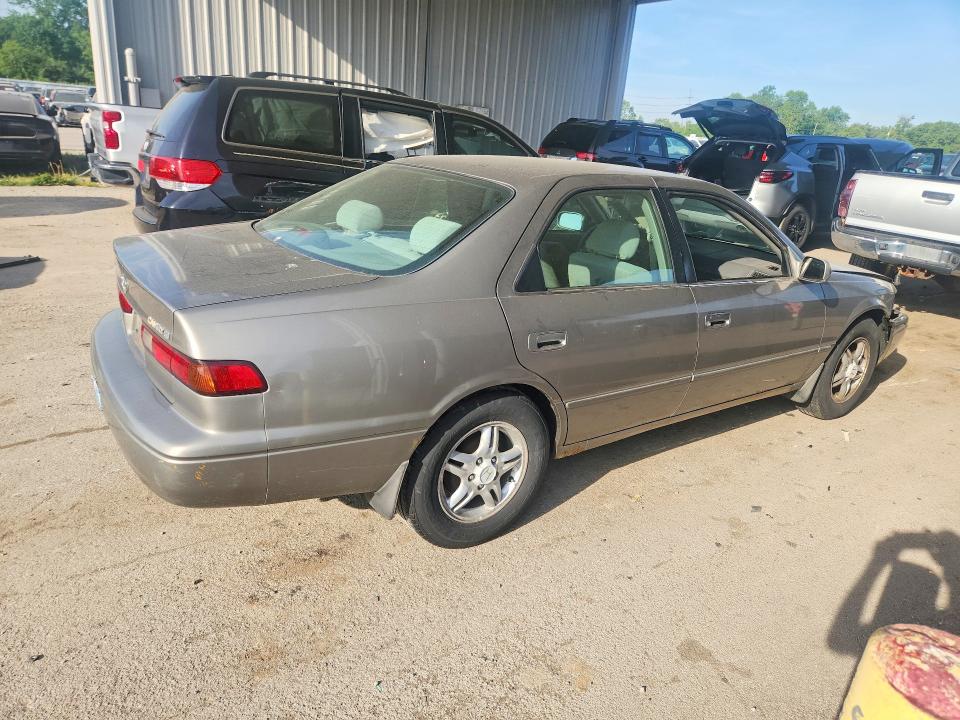 56104846 :رقم المزاد ، 4T1BG22K4XU519954 vin ، 1999 Toyota Camry مزاد بيع