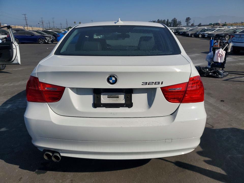 56241896 :رقم المزاد ، WBAPH5G54BNM80620 vin ، 2011 Bmw 3-series 328i 4d Sed مزاد بيع