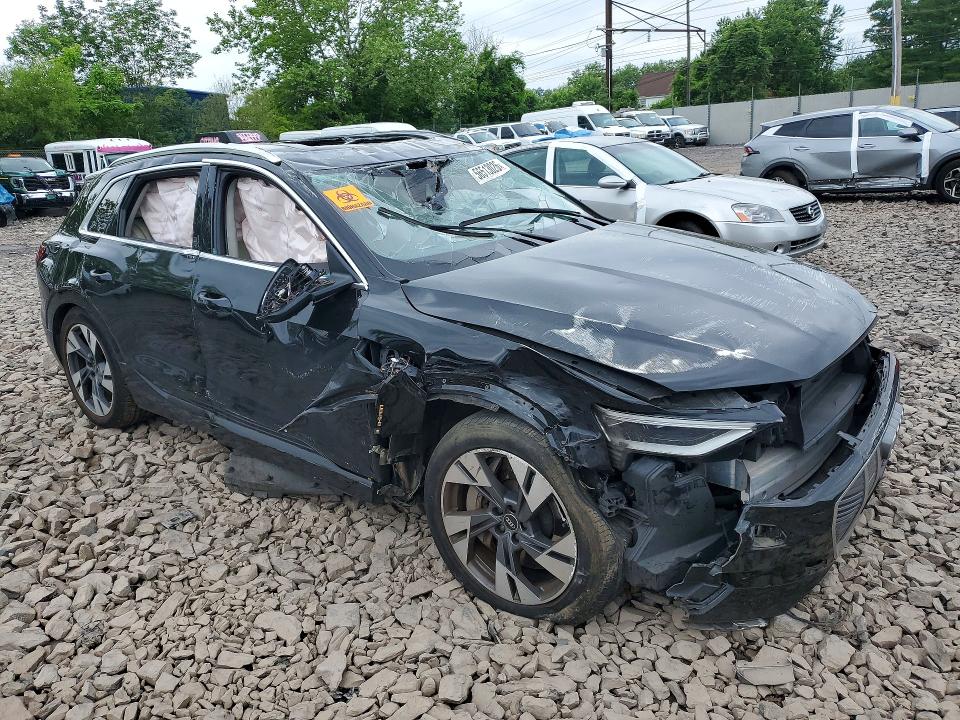 56513026 :رقم المزاد ، WA1LABGE4NB014562 vin ، 2022 Audi E-tron مزاد بيع