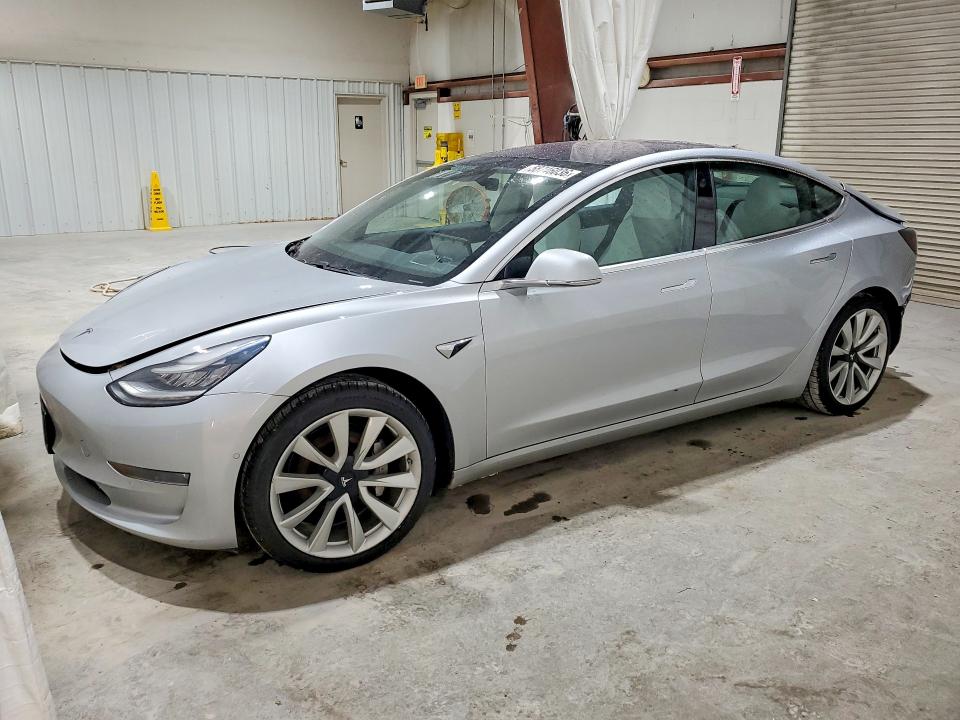 58746036 :رقم المزاد ، 5YJ3E1EB1JF097257 vin ، 2018 Tesla Model 3 مزاد بيع