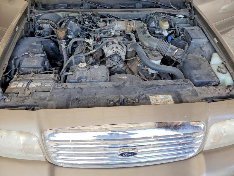 57708736 :رقم المزاد ، 2FAFP73W41X195804 vin ، 2001 Ford Crown Victoria مزاد بيع