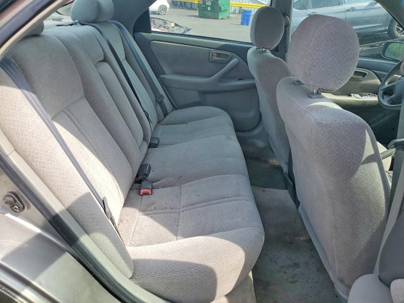 58484556 :رقم المزاد ، 4T1BF22K51U126121 vin ، 2001 Toyota Camry مزاد بيع