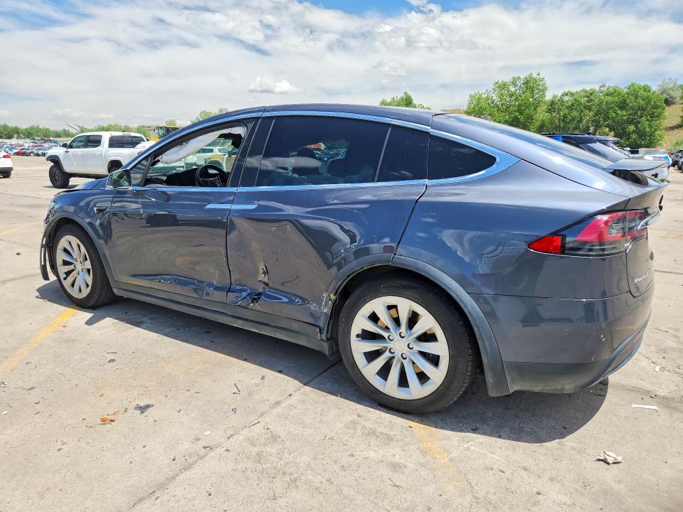 56655406 :رقم المزاد ، 5YJXCDE26JF100050 vin ، 2018 Tesla Model X مزاد بيع