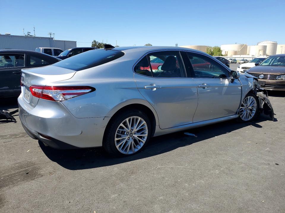 Продаж на аукціоні авто 2018 Toyota Camry, vin: 4T1B11HK4JU058474, номер лоту: 55448296