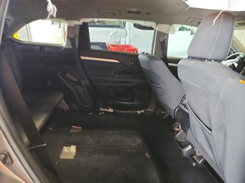 59079766 :رقم المزاد ، 5TDBZRFH3KS977777 vin ، 2019 Toyota Highlander مزاد بيع