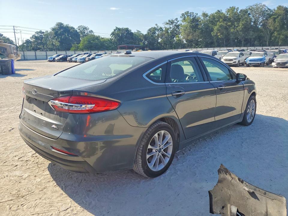 58110076 :رقم المزاد ، 3FA6P0PU5KR266329 vin ، 2019 Ford Fusion مزاد بيع