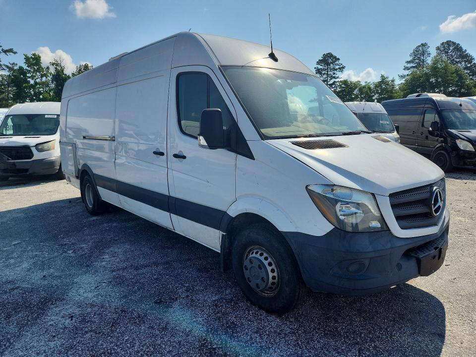 56601386 :رقم المزاد ، WD3PF1CD0HP560454 vin ، 2017 Mercedes Benz Sprinter مزاد بيع