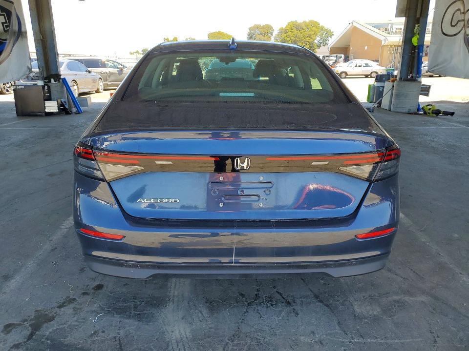 Продажа на аукционе авто 2023 Honda Accord, vin: 1HGCY1F34PA018598, номер лота: 55903066