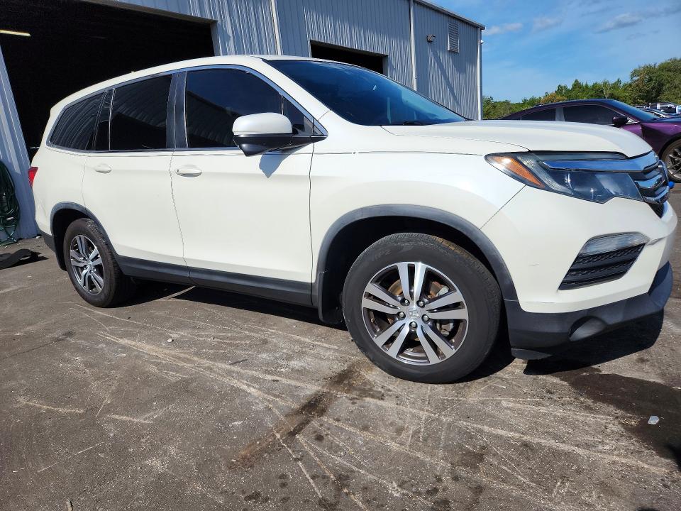 55548276 :رقم المزاد ، 5FNYF5H58HB025644 vin ، 2017 Honda Pilot مزاد بيع