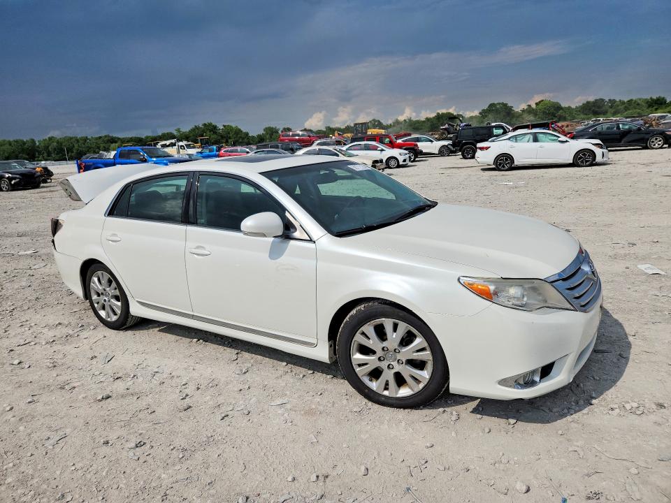 58772126 :رقم المزاد ، 4T1BK3DB3BU377218 vin ، 2011 Toyota Avalon مزاد بيع