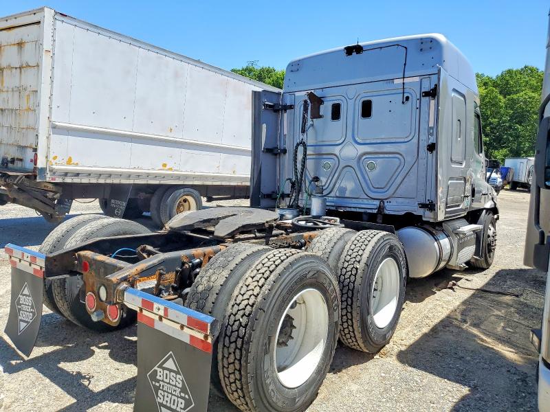 Продажа на аукционе авто 2015 Freightliner Cascadia, vin: 3AKJGHDV5FSGH4328, номер лота: 57085516