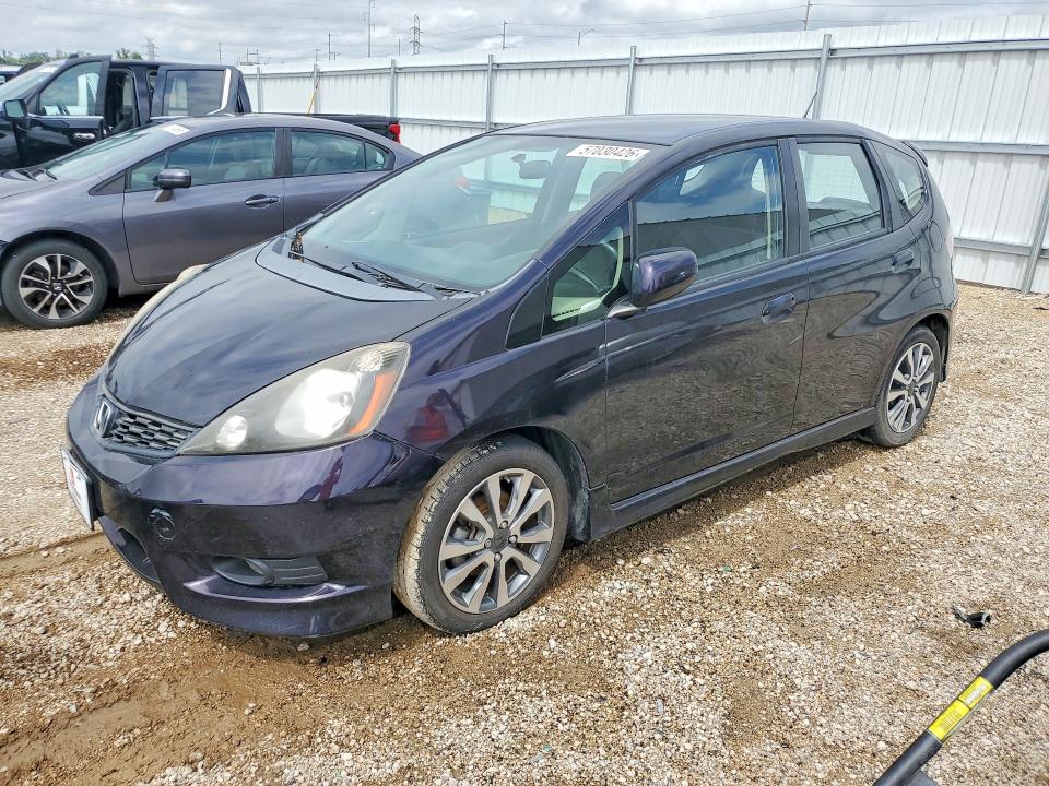 57030426 :رقم المزاد ، JHMGE8H51DC004107 vin ، 2013 Honda Fit مزاد بيع
